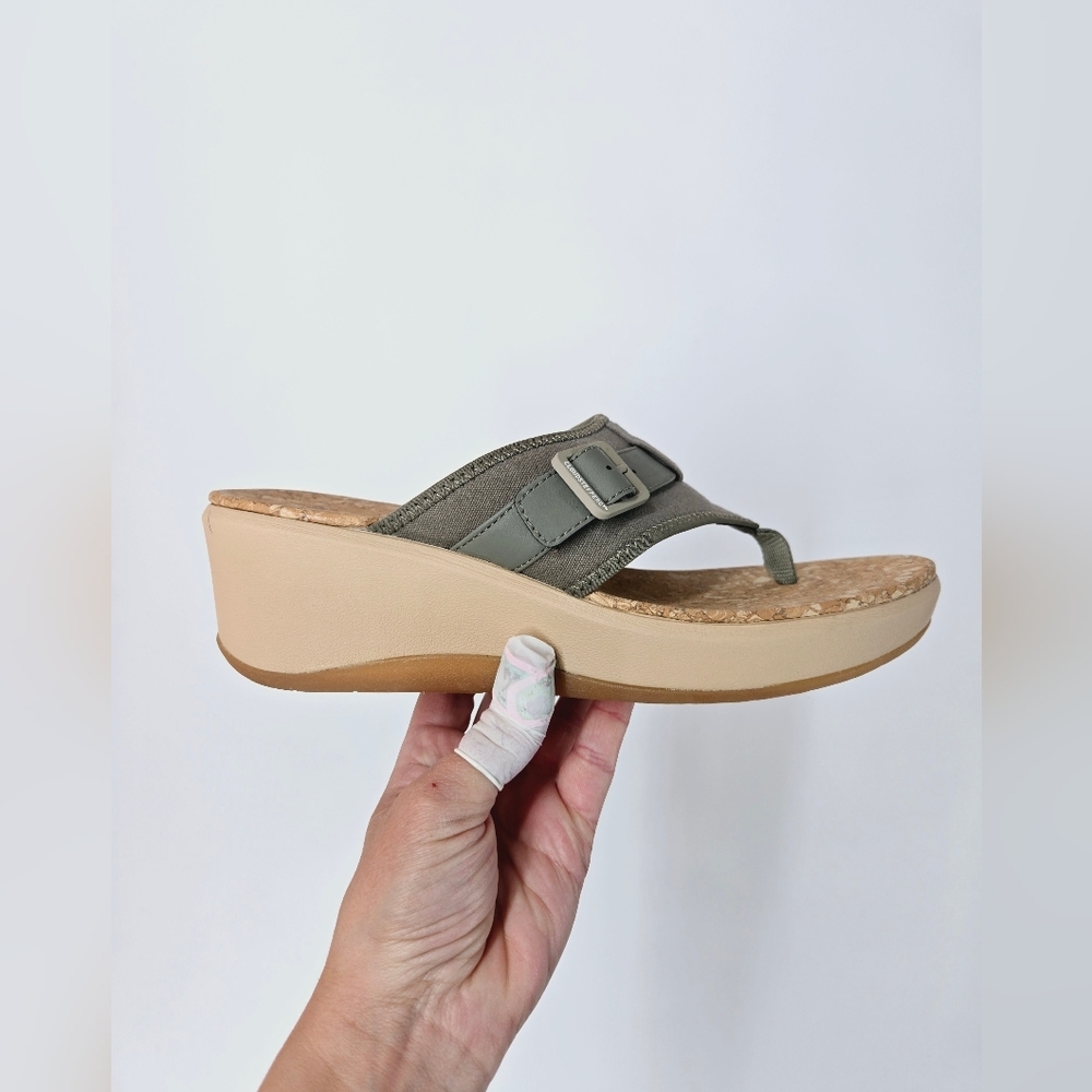 Clarks Olive Cloudsteppers, Size 10